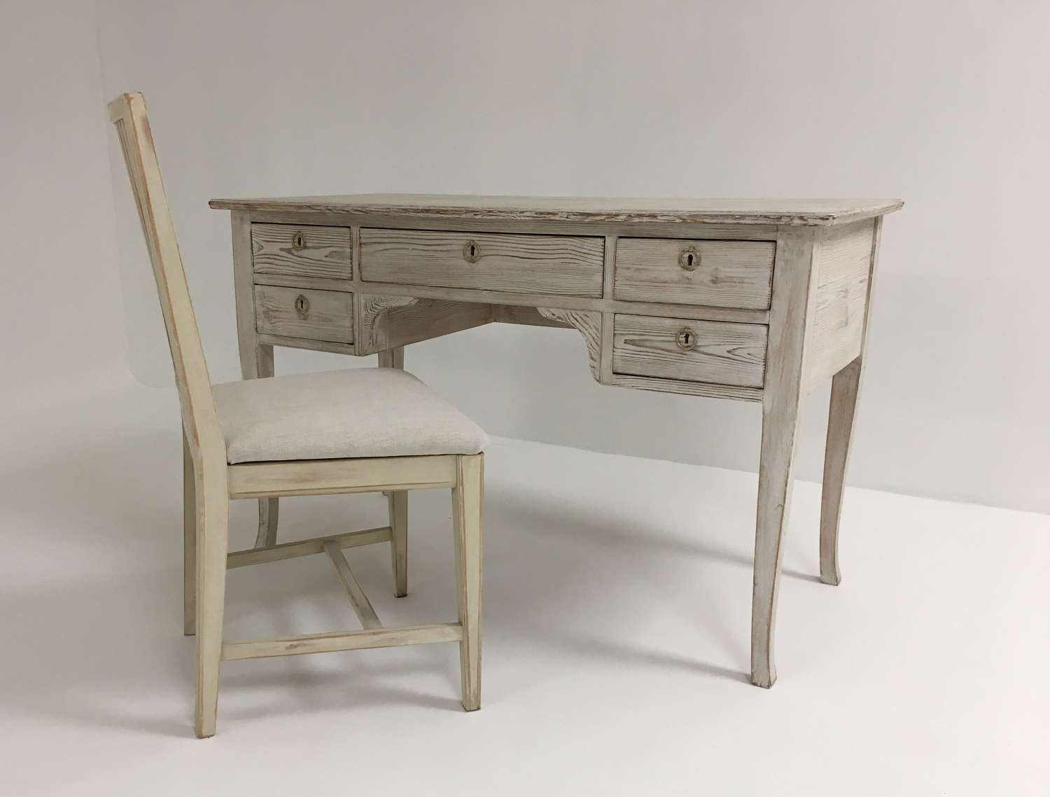 Swedish Pine 5-drawer desk - Circa 1950
