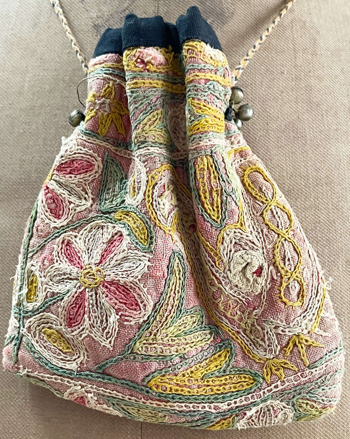 Small Indian Crewel embroidered Bag - Circa 1950